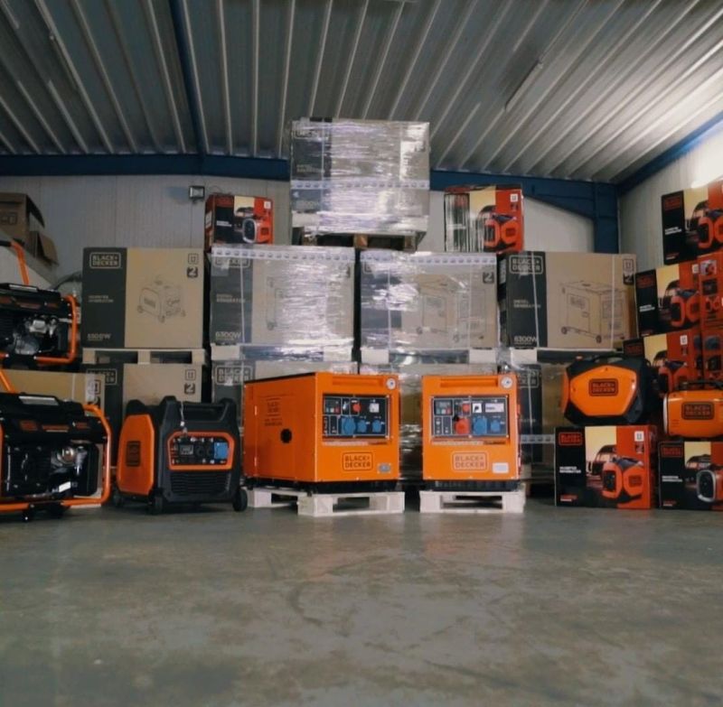 Ademax – Stromaggregate und PV-Systeme