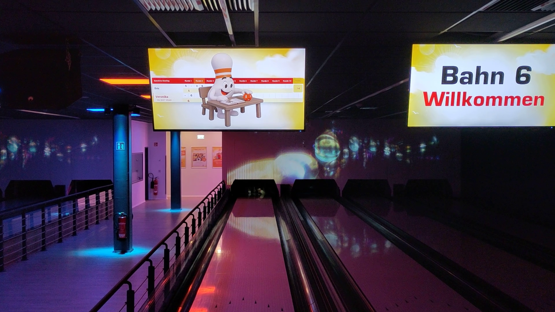 Sunshine Bowling Pirna – Bowlingbahn mit Bildschirmen